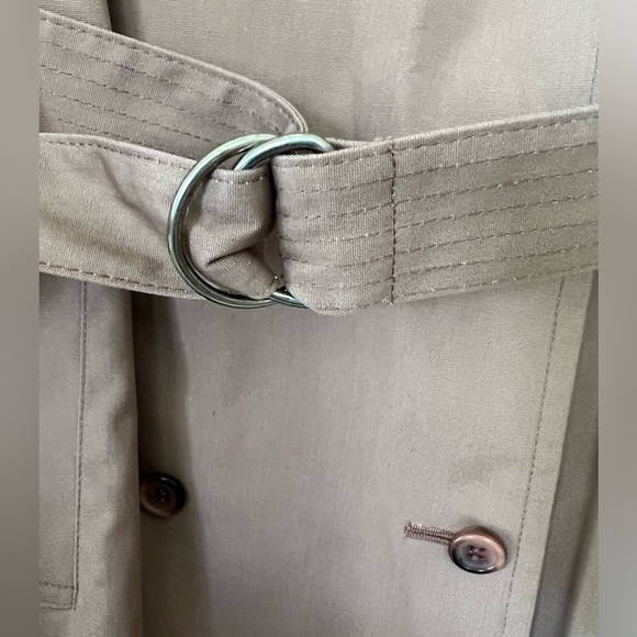 London Fog Maincoats Trench Coat. Tan, Size 10 Petite. Very Good Condition - Picture 5 of 12